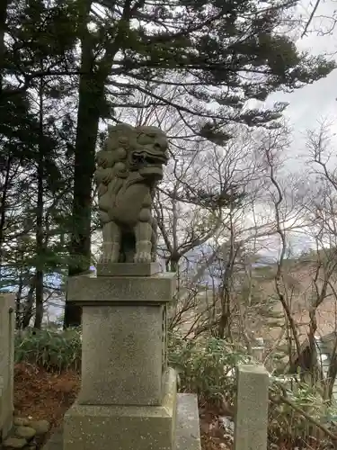 石鎚神社　土小屋遥拝殿の狛犬