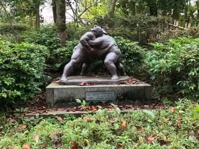 高岡市護国神社の像