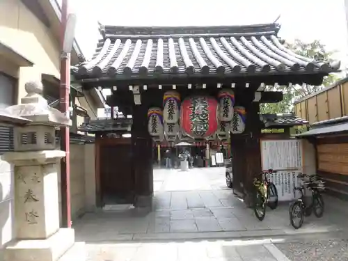 石像寺（釘抜地蔵）の山門・神門