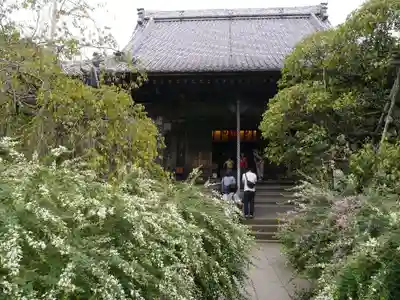 宝戒寺の本殿・本堂