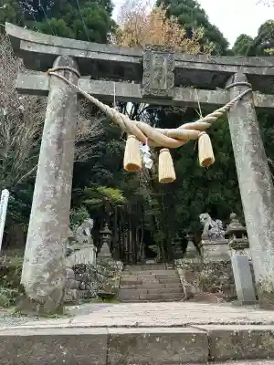 上色見熊野座神社の{uncategorized: "未分類", other: "その他", undefined: "問題あり", building: "その他建物", grave: "お墓", sacred_gate: "鳥居", guardian: "狛犬", statue: "像", buddha: "仏像", history: "歴史", nature: "自然", garden: "庭園", animal: "動物", pagoda: "塔", temizu: "手水舎", mountain_gate: "山門・神門", sanctuary: "本殿・本堂", subordinate: "末社・摂社", art: "芸術", scenery: "景色", jizo: "地蔵", ema: "絵馬", goshuin: "御朱印", omikuji: "おみくじ", items: "授与品その他", amulet: "お守り", goshuincho: "御朱印帳", eats: "食事", festival: "お祭り", votive_dance: "神楽", shichigosan: "七五三参", wedding: "結婚式", experience: "体験その他", initially: "初詣", around: "周辺", anti_infection: "感染症対策"}