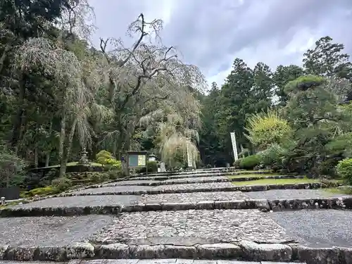 久遠寺御廟所(山梨県)