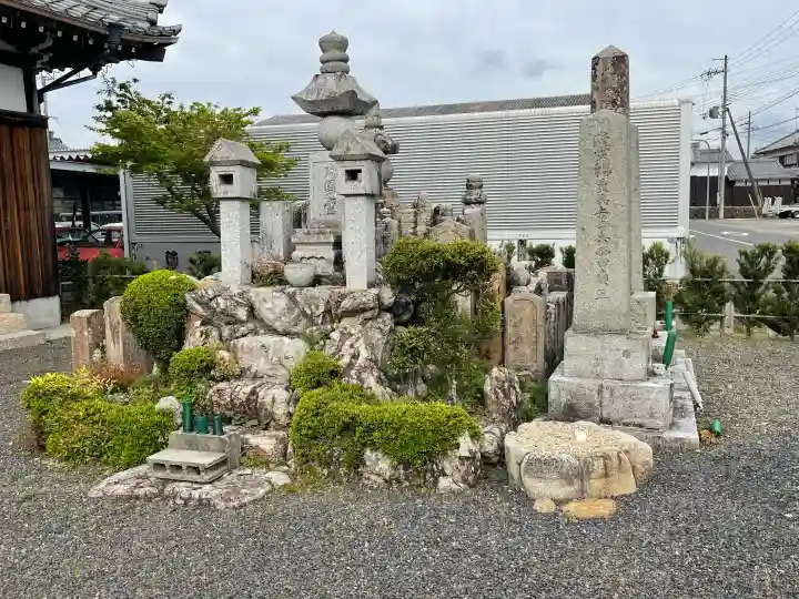 林照寺の{uncategorized: "未分類", other: "その他", undefined: "問題あり", building: "その他建物", grave: "お墓", sacred_gate: "鳥居", guardian: "狛犬", statue: "像", buddha: "仏像", history: "歴史", nature: "自然", garden: "庭園", animal: "動物", pagoda: "塔", temizu: "手水舎", mountain_gate: "山門・神門", sanctuary: "本殿・本堂", subordinate: "末社・摂社", art: "芸術", scenery: "景色", jizo: "地蔵", ema: "絵馬", goshuin: "御朱印", omikuji: "おみくじ", items: "授与品その他", amulet: "お守り", goshuincho: "御朱印帳", eats: "食事", festival: "お祭り", votive_dance: "神楽", shichigosan: "七五三参", wedding: "結婚式", experience: "体験その他", initially: "初詣", around: "周辺", anti_infection: "感染症対策"}