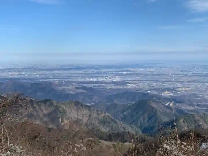 大山阿夫利神社本社の{uncategorized: "未分類", other: "その他", undefined: "問題あり", building: "その他建物", grave: "お墓", sacred_gate: "鳥居", guardian: "狛犬", statue: "像", buddha: "仏像", history: "歴史", nature: "自然", garden: "庭園", animal: "動物", pagoda: "塔", temizu: "手水舎", mountain_gate: "山門・神門", sanctuary: "本殿・本堂", subordinate: "末社・摂社", art: "芸術", scenery: "景色", jizo: "地蔵", ema: "絵馬", goshuin: "御朱印", omikuji: "おみくじ", items: "授与品その他", amulet: "お守り", goshuincho: "御朱印帳", eats: "食事", festival: "お祭り", votive_dance: "神楽", shichigosan: "七五三参", wedding: "結婚式", experience: "体験その他", initially: "初詣", around: "周辺", anti_infection: "感染症対策"}
