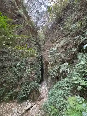 小笠神社の{uncategorized: "未分類", other: "その他", undefined: "問題あり", building: "その他建物", grave: "お墓", sacred_gate: "鳥居", guardian: "狛犬", statue: "像", buddha: "仏像", history: "歴史", nature: "自然", garden: "庭園", animal: "動物", pagoda: "塔", temizu: "手水舎", mountain_gate: "山門・神門", sanctuary: "本殿・本堂", subordinate: "末社・摂社", art: "芸術", scenery: "景色", jizo: "地蔵", ema: "絵馬", goshuin: "御朱印", omikuji: "おみくじ", items: "授与品その他", amulet: "お守り", goshuincho: "御朱印帳", eats: "食事", festival: "お祭り", votive_dance: "神楽", shichigosan: "七五三参", wedding: "結婚式", experience: "体験その他", initially: "初詣", around: "周辺", anti_infection: "感染症対策"}