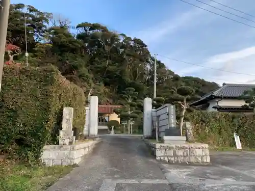 法華寺の山門