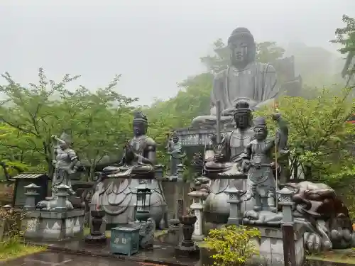 南法華寺（壷阪寺）の{uncategorized: "未分類", other: "その他", undefined: "問題あり", building: "その他建物", grave: "お墓", sacred_gate: "鳥居", guardian: "狛犬", statue: "像", buddha: "仏像", history: "歴史", nature: "自然", garden: "庭園", animal: "動物", pagoda: "塔", temizu: "手水舎", mountain_gate: "山門・神門", sanctuary: "本殿・本堂", subordinate: "末社・摂社", art: "芸術", scenery: "景色", jizo: "地蔵", ema: "絵馬", goshuin: "御朱印", omikuji: "おみくじ", items: "授与品その他", amulet: "お守り", goshuincho: "御朱印帳", eats: "食事", festival: "お祭り", votive_dance: "神楽", shichigosan: "七五三参", wedding: "結婚式", experience: "体験その他", initially: "初詣", around: "周辺", anti_infection: "感染症対策"}