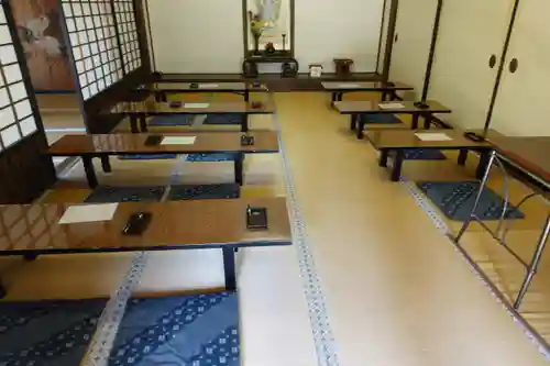 清凉寺の本殿・本堂