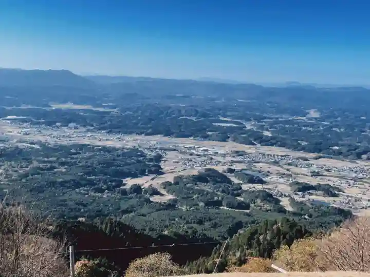 霊山寺の{uncategorized: "未分類", other: "その他", undefined: "問題あり", building: "その他建物", grave: "お墓", sacred_gate: "鳥居", guardian: "狛犬", statue: "像", buddha: "仏像", history: "歴史", nature: "自然", garden: "庭園", animal: "動物", pagoda: "塔", temizu: "手水舎", mountain_gate: "山門・神門", sanctuary: "本殿・本堂", subordinate: "末社・摂社", art: "芸術", scenery: "景色", jizo: "地蔵", ema: "絵馬", goshuin: "御朱印", omikuji: "おみくじ", items: "授与品その他", amulet: "お守り", goshuincho: "御朱印帳", eats: "食事", festival: "お祭り", votive_dance: "神楽", shichigosan: "七五三参", wedding: "結婚式", experience: "体験その他", initially: "初詣", around: "周辺", anti_infection: "感染症対策"}