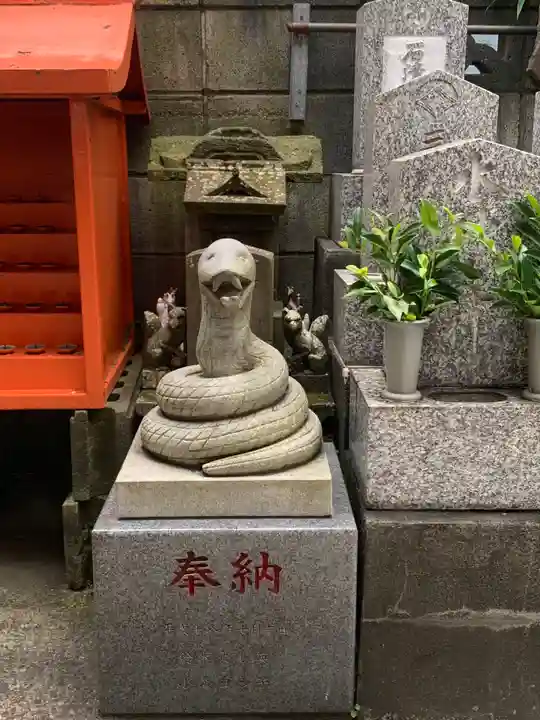 豊受稲荷本宮の狛犬