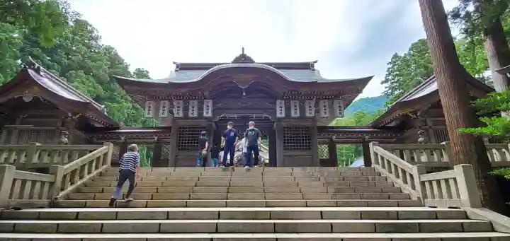 彌彦神社の山門・神門