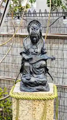 駒込妙義神社の像