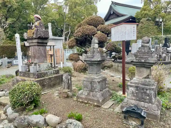興全寺の{uncategorized: "未分類", other: "その他", undefined: "問題あり", building: "その他建物", grave: "お墓", sacred_gate: "鳥居", guardian: "狛犬", statue: "像", buddha: "仏像", history: "歴史", nature: "自然", garden: "庭園", animal: "動物", pagoda: "塔", temizu: "手水舎", mountain_gate: "山門・神門", sanctuary: "本殿・本堂", subordinate: "末社・摂社", art: "芸術", scenery: "景色", jizo: "地蔵", ema: "絵馬", goshuin: "御朱印", omikuji: "おみくじ", items: "授与品その他", amulet: "お守り", goshuincho: "御朱印帳", eats: "食事", festival: "お祭り", votive_dance: "神楽", shichigosan: "七五三参", wedding: "結婚式", experience: "体験その他", initially: "初詣", around: "周辺", anti_infection: "感染症対策"}
