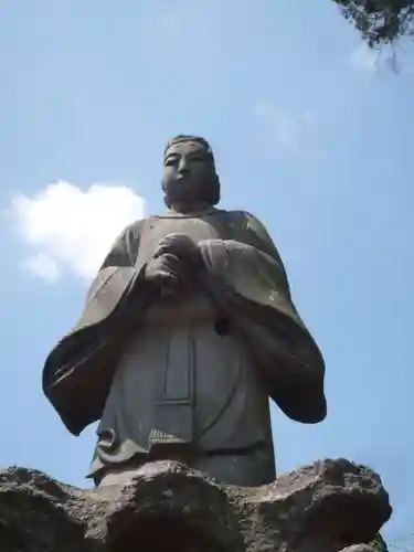 白山神社の像