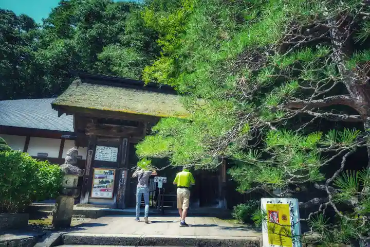 宝珠山 立石寺の山門・神門