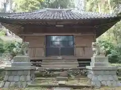 神明社の本殿