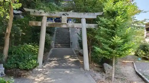 蜂穴神社（石清尾八幡宮末社）の鳥居