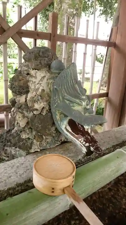 神明社の手水舎