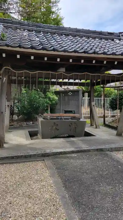 熊野三社の{uncategorized: "未分類", other: "その他", undefined: "問題あり", building: "その他建物", grave: "お墓", sacred_gate: "鳥居", guardian: "狛犬", statue: "像", buddha: "仏像", history: "歴史", nature: "自然", garden: "庭園", animal: "動物", pagoda: "塔", temizu: "手水舎", mountain_gate: "山門・神門", sanctuary: "本殿・本堂", subordinate: "末社・摂社", art: "芸術", scenery: "景色", jizo: "地蔵", ema: "絵馬", goshuin: "御朱印", omikuji: "おみくじ", items: "授与品その他", amulet: "お守り", goshuincho: "御朱印帳", eats: "食事", festival: "お祭り", votive_dance: "神楽", shichigosan: "七五三参", wedding: "結婚式", experience: "体験その他", initially: "初詣", around: "周辺", anti_infection: "感染症対策"}