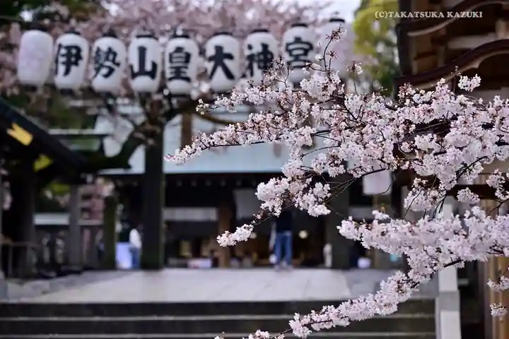 伊勢山皇大神宮の山門・神門