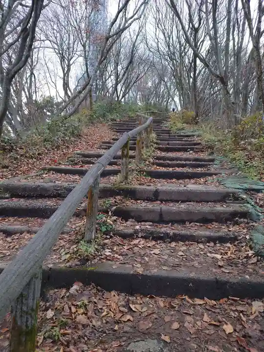 彌彦神社奥宮(御神廟)(新潟県)
