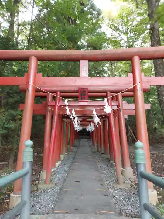 新屋山神社の鳥居