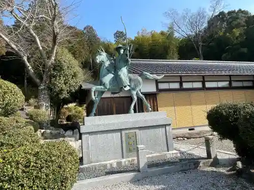 安吉神社の{uncategorized: "未分類", other: "その他", undefined: "問題あり", building: "その他建物", grave: "お墓", sacred_gate: "鳥居", guardian: "狛犬", statue: "像", buddha: "仏像", history: "歴史", nature: "自然", garden: "庭園", animal: "動物", pagoda: "塔", temizu: "手水舎", mountain_gate: "山門・神門", sanctuary: "本殿・本堂", subordinate: "末社・摂社", art: "芸術", scenery: "景色", jizo: "地蔵", ema: "絵馬", goshuin: "御朱印", omikuji: "おみくじ", items: "授与品その他", amulet: "お守り", goshuincho: "御朱印帳", eats: "食事", festival: "お祭り", votive_dance: "神楽", shichigosan: "七五三参", wedding: "結婚式", experience: "体験その他", initially: "初詣", around: "周辺", anti_infection: "感染症対策"}