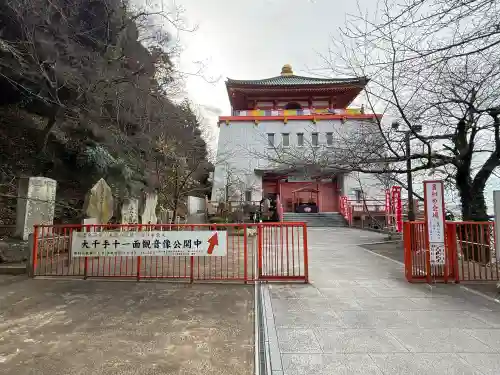 金剛宝寺（紀三井寺）の{uncategorized: "未分類", other: "その他", undefined: "問題あり", building: "その他建物", grave: "お墓", sacred_gate: "鳥居", guardian: "狛犬", statue: "像", buddha: "仏像", history: "歴史", nature: "自然", garden: "庭園", animal: "動物", pagoda: "塔", temizu: "手水舎", mountain_gate: "山門・神門", sanctuary: "本殿・本堂", subordinate: "末社・摂社", art: "芸術", scenery: "景色", jizo: "地蔵", ema: "絵馬", goshuin: "御朱印", omikuji: "おみくじ", items: "授与品その他", amulet: "お守り", goshuincho: "御朱印帳", eats: "食事", festival: "お祭り", votive_dance: "神楽", shichigosan: "七五三参", wedding: "結婚式", experience: "体験その他", initially: "初詣", around: "周辺", anti_infection: "感染症対策"}