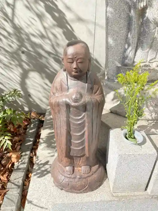 智願寺の{uncategorized: "未分類", other: "その他", undefined: "問題あり", building: "その他建物", grave: "お墓", sacred_gate: "鳥居", guardian: "狛犬", statue: "像", buddha: "仏像", history: "歴史", nature: "自然", garden: "庭園", animal: "動物", pagoda: "塔", temizu: "手水舎", mountain_gate: "山門・神門", sanctuary: "本殿・本堂", subordinate: "末社・摂社", art: "芸術", scenery: "景色", jizo: "地蔵", ema: "絵馬", goshuin: "御朱印", omikuji: "おみくじ", items: "授与品その他", amulet: "お守り", goshuincho: "御朱印帳", eats: "食事", festival: "お祭り", votive_dance: "神楽", shichigosan: "七五三参", wedding: "結婚式", experience: "体験その他", initially: "初詣", around: "周辺", anti_infection: "感染症対策"}