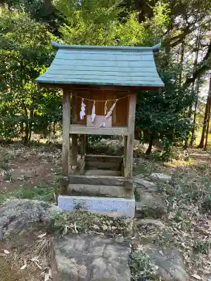 雨引千勝神社の{uncategorized: "未分類", other: "その他", undefined: "問題あり", building: "その他建物", grave: "お墓", sacred_gate: "鳥居", guardian: "狛犬", statue: "像", buddha: "仏像", history: "歴史", nature: "自然", garden: "庭園", animal: "動物", pagoda: "塔", temizu: "手水舎", mountain_gate: "山門・神門", sanctuary: "本殿・本堂", subordinate: "末社・摂社", art: "芸術", scenery: "景色", jizo: "地蔵", ema: "絵馬", goshuin: "御朱印", omikuji: "おみくじ", items: "授与品その他", amulet: "お守り", goshuincho: "御朱印帳", eats: "食事", festival: "お祭り", votive_dance: "神楽", shichigosan: "七五三参", wedding: "結婚式", experience: "体験その他", initially: "初詣", around: "周辺", anti_infection: "感染症対策"}
