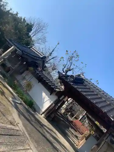 三宝荒神宮の山門