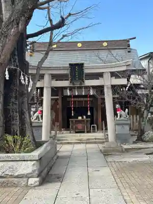 飛木稲荷神社の{uncategorized: "未分類", other: "その他", undefined: "問題あり", building: "その他建物", grave: "お墓", sacred_gate: "鳥居", guardian: "狛犬", statue: "像", buddha: "仏像", history: "歴史", nature: "自然", garden: "庭園", animal: "動物", pagoda: "塔", temizu: "手水舎", mountain_gate: "山門・神門", sanctuary: "本殿・本堂", subordinate: "末社・摂社", art: "芸術", scenery: "景色", jizo: "地蔵", ema: "絵馬", goshuin: "御朱印", omikuji: "おみくじ", items: "授与品その他", amulet: "お守り", goshuincho: "御朱印帳", eats: "食事", festival: "お祭り", votive_dance: "神楽", shichigosan: "七五三参", wedding: "結婚式", experience: "体験その他", initially: "初詣", around: "周辺", anti_infection: "感染症対策"}