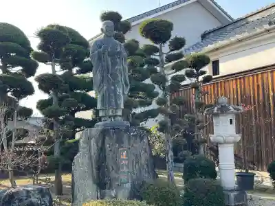 圓願寺の{uncategorized: "未分類", other: "その他", undefined: "問題あり", building: "その他建物", grave: "お墓", sacred_gate: "鳥居", guardian: "狛犬", statue: "像", buddha: "仏像", history: "歴史", nature: "自然", garden: "庭園", animal: "動物", pagoda: "塔", temizu: "手水舎", mountain_gate: "山門・神門", sanctuary: "本殿・本堂", subordinate: "末社・摂社", art: "芸術", scenery: "景色", jizo: "地蔵", ema: "絵馬", goshuin: "御朱印", omikuji: "おみくじ", items: "授与品その他", amulet: "お守り", goshuincho: "御朱印帳", eats: "食事", festival: "お祭り", votive_dance: "神楽", shichigosan: "七五三参", wedding: "結婚式", experience: "体験その他", initially: "初詣", around: "周辺", anti_infection: "感染症対策"}