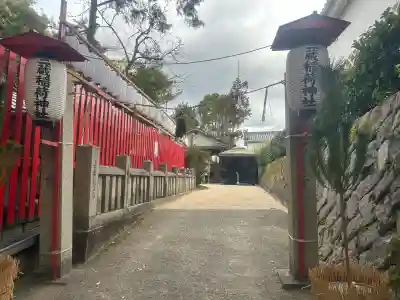 三蔵稲荷神社の{uncategorized: "未分類", other: "その他", undefined: "問題あり", building: "その他建物", grave: "お墓", sacred_gate: "鳥居", guardian: "狛犬", statue: "像", buddha: "仏像", history: "歴史", nature: "自然", garden: "庭園", animal: "動物", pagoda: "塔", temizu: "手水舎", mountain_gate: "山門・神門", sanctuary: "本殿・本堂", subordinate: "末社・摂社", art: "芸術", scenery: "景色", jizo: "地蔵", ema: "絵馬", goshuin: "御朱印", omikuji: "おみくじ", items: "授与品その他", amulet: "お守り", goshuincho: "御朱印帳", eats: "食事", festival: "お祭り", votive_dance: "神楽", shichigosan: "七五三参", wedding: "結婚式", experience: "体験その他", initially: "初詣", around: "周辺", anti_infection: "感染症対策"}