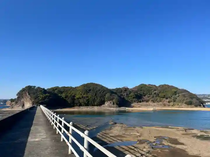 元嶋神社の{uncategorized: "未分類", other: "その他", undefined: "問題あり", building: "その他建物", grave: "お墓", sacred_gate: "鳥居", guardian: "狛犬", statue: "像", buddha: "仏像", history: "歴史", nature: "自然", garden: "庭園", animal: "動物", pagoda: "塔", temizu: "手水舎", mountain_gate: "山門・神門", sanctuary: "本殿・本堂", subordinate: "末社・摂社", art: "芸術", scenery: "景色", jizo: "地蔵", ema: "絵馬", goshuin: "御朱印", omikuji: "おみくじ", items: "授与品その他", amulet: "お守り", goshuincho: "御朱印帳", eats: "食事", festival: "お祭り", votive_dance: "神楽", shichigosan: "七五三参", wedding: "結婚式", experience: "体験その他", initially: "初詣", around: "周辺", anti_infection: "感染症対策"}