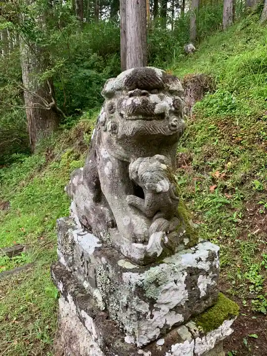 熊野神社の狛犬