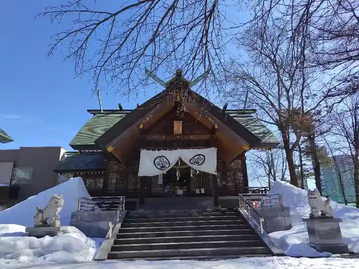 信濃神社の本殿・本堂