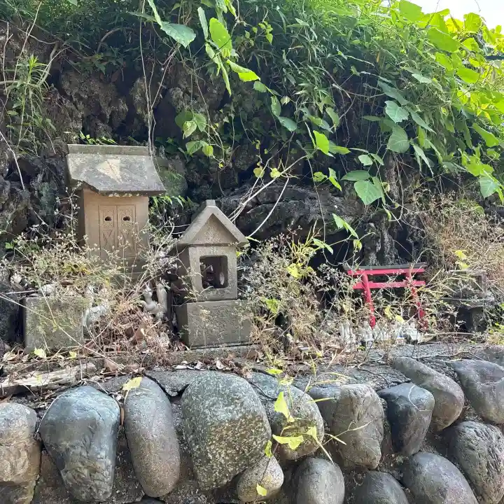 西森稲荷大明神の{uncategorized: "未分類", other: "その他", undefined: "問題あり", building: "その他建物", grave: "お墓", sacred_gate: "鳥居", guardian: "狛犬", statue: "像", buddha: "仏像", history: "歴史", nature: "自然", garden: "庭園", animal: "動物", pagoda: "塔", temizu: "手水舎", mountain_gate: "山門・神門", sanctuary: "本殿・本堂", subordinate: "末社・摂社", art: "芸術", scenery: "景色", jizo: "地蔵", ema: "絵馬", goshuin: "御朱印", omikuji: "おみくじ", items: "授与品その他", amulet: "お守り", goshuincho: "御朱印帳", eats: "食事", festival: "お祭り", votive_dance: "神楽", shichigosan: "七五三参", wedding: "結婚式", experience: "体験その他", initially: "初詣", around: "周辺", anti_infection: "感染症対策"}