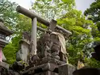 伏見稲荷大社二ノ峰(中之社神蹟・青木大神)の{uncategorized: "未分類", other: "その他", undefined: "問題あり", building: "その他建物", grave: "お墓", sacred_gate: "鳥居", guardian: "狛犬", statue: "像", buddha: "仏像", history: "歴史", nature: "自然", garden: "庭園", animal: "動物", pagoda: "塔", temizu: "手水舎", mountain_gate: "山門・神門", sanctuary: "本殿・本堂", subordinate: "末社・摂社", art: "芸術", scenery: "景色", jizo: "地蔵", ema: "絵馬", goshuin: "御朱印", omikuji: "おみくじ", items: "授与品その他", amulet: "お守り", goshuincho: "御朱印帳", eats: "食事", festival: "お祭り", votive_dance: "神楽", shichigosan: "七五三参", wedding: "結婚式", experience: "体験その他", initially: "初詣", around: "周辺", anti_infection: "感染症対策"}