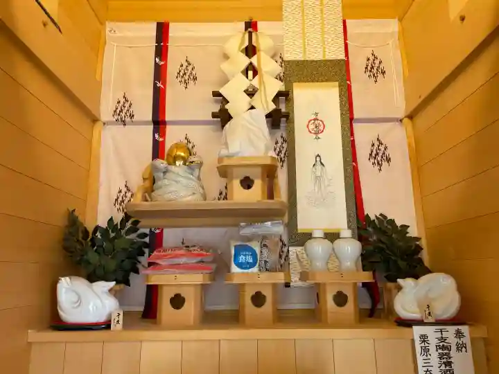 厳島神社(川越熊野神社境内)の{uncategorized: "未分類", other: "その他", undefined: "問題あり", building: "その他建物", grave: "お墓", sacred_gate: "鳥居", guardian: "狛犬", statue: "像", buddha: "仏像", history: "歴史", nature: "自然", garden: "庭園", animal: "動物", pagoda: "塔", temizu: "手水舎", mountain_gate: "山門・神門", sanctuary: "本殿・本堂", subordinate: "末社・摂社", art: "芸術", scenery: "景色", jizo: "地蔵", ema: "絵馬", goshuin: "御朱印", omikuji: "おみくじ", items: "授与品その他", amulet: "お守り", goshuincho: "御朱印帳", eats: "食事", festival: "お祭り", votive_dance: "神楽", shichigosan: "七五三参", wedding: "結婚式", experience: "体験その他", initially: "初詣", around: "周辺", anti_infection: "感染症対策"}