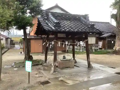 七所社の手水舎