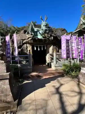 龍宮（江島神社）の{uncategorized: "未分類", other: "その他", undefined: "問題あり", building: "その他建物", grave: "お墓", sacred_gate: "鳥居", guardian: "狛犬", statue: "像", buddha: "仏像", history: "歴史", nature: "自然", garden: "庭園", animal: "動物", pagoda: "塔", temizu: "手水舎", mountain_gate: "山門・神門", sanctuary: "本殿・本堂", subordinate: "末社・摂社", art: "芸術", scenery: "景色", jizo: "地蔵", ema: "絵馬", goshuin: "御朱印", omikuji: "おみくじ", items: "授与品その他", amulet: "お守り", goshuincho: "御朱印帳", eats: "食事", festival: "お祭り", votive_dance: "神楽", shichigosan: "七五三参", wedding: "結婚式", experience: "体験その他", initially: "初詣", around: "周辺", anti_infection: "感染症対策"}