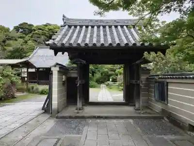 浄光明寺の{uncategorized: "未分類", other: "その他", undefined: "問題あり", building: "その他建物", grave: "お墓", sacred_gate: "鳥居", guardian: "狛犬", statue: "像", buddha: "仏像", history: "歴史", nature: "自然", garden: "庭園", animal: "動物", pagoda: "塔", temizu: "手水舎", mountain_gate: "山門・神門", sanctuary: "本殿・本堂", subordinate: "末社・摂社", art: "芸術", scenery: "景色", jizo: "地蔵", ema: "絵馬", goshuin: "御朱印", omikuji: "おみくじ", items: "授与品その他", amulet: "お守り", goshuincho: "御朱印帳", eats: "食事", festival: "お祭り", votive_dance: "神楽", shichigosan: "七五三参", wedding: "結婚式", experience: "体験その他", initially: "初詣", around: "周辺", anti_infection: "感染症対策"}