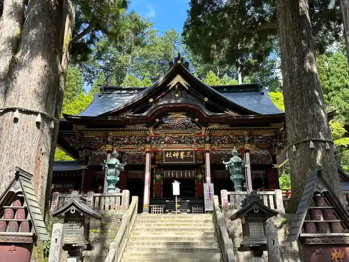 三峯神社の本殿・本堂