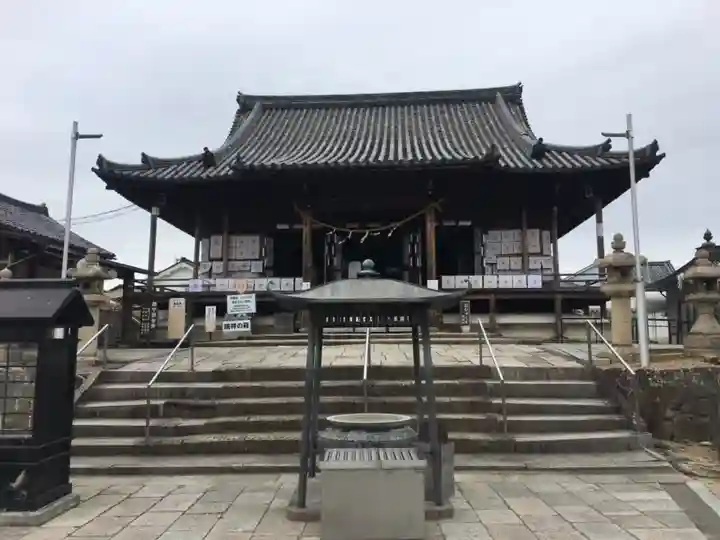 家原寺の本殿・本堂