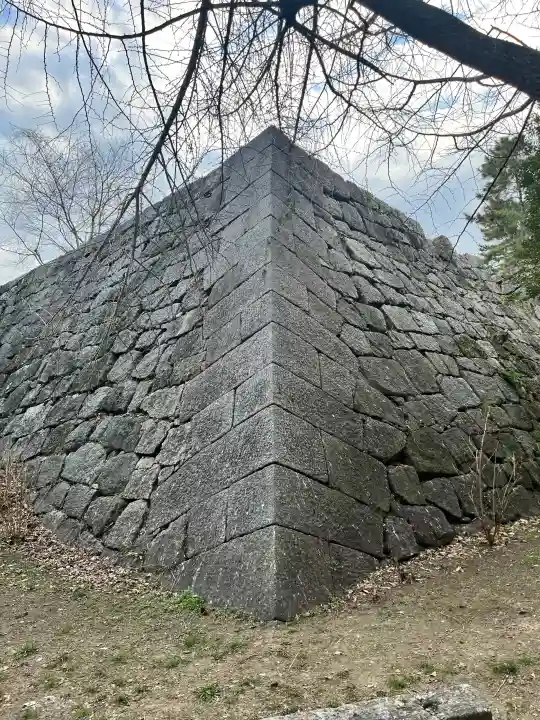 高山神社の{uncategorized: "未分類", other: "その他", undefined: "問題あり", building: "その他建物", grave: "お墓", sacred_gate: "鳥居", guardian: "狛犬", statue: "像", buddha: "仏像", history: "歴史", nature: "自然", garden: "庭園", animal: "動物", pagoda: "塔", temizu: "手水舎", mountain_gate: "山門・神門", sanctuary: "本殿・本堂", subordinate: "末社・摂社", art: "芸術", scenery: "景色", jizo: "地蔵", ema: "絵馬", goshuin: "御朱印", omikuji: "おみくじ", items: "授与品その他", amulet: "お守り", goshuincho: "御朱印帳", eats: "食事", festival: "お祭り", votive_dance: "神楽", shichigosan: "七五三参", wedding: "結婚式", experience: "体験その他", initially: "初詣", around: "周辺", anti_infection: "感染症対策"}