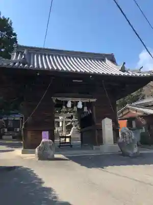 白國神社の山門・神門