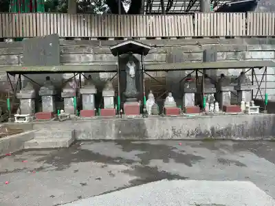 咤枳尼天堂 （出世稲荷）の{uncategorized: "未分類", other: "その他", undefined: "問題あり", building: "その他建物", grave: "お墓", sacred_gate: "鳥居", guardian: "狛犬", statue: "像", buddha: "仏像", history: "歴史", nature: "自然", garden: "庭園", animal: "動物", pagoda: "塔", temizu: "手水舎", mountain_gate: "山門・神門", sanctuary: "本殿・本堂", subordinate: "末社・摂社", art: "芸術", scenery: "景色", jizo: "地蔵", ema: "絵馬", goshuin: "御朱印", omikuji: "おみくじ", items: "授与品その他", amulet: "お守り", goshuincho: "御朱印帳", eats: "食事", festival: "お祭り", votive_dance: "神楽", shichigosan: "七五三参", wedding: "結婚式", experience: "体験その他", initially: "初詣", around: "周辺", anti_infection: "感染症対策"}