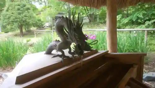 義經神社の手水舎