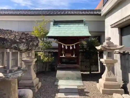 稲荷神社の本殿